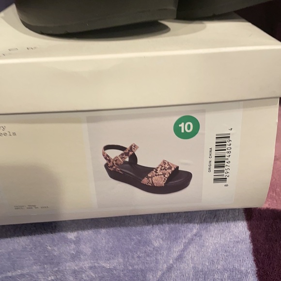 New - Picture 3 of 4